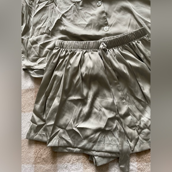 Olive green M/L pajama polyester silk set - Picture 6 of 9